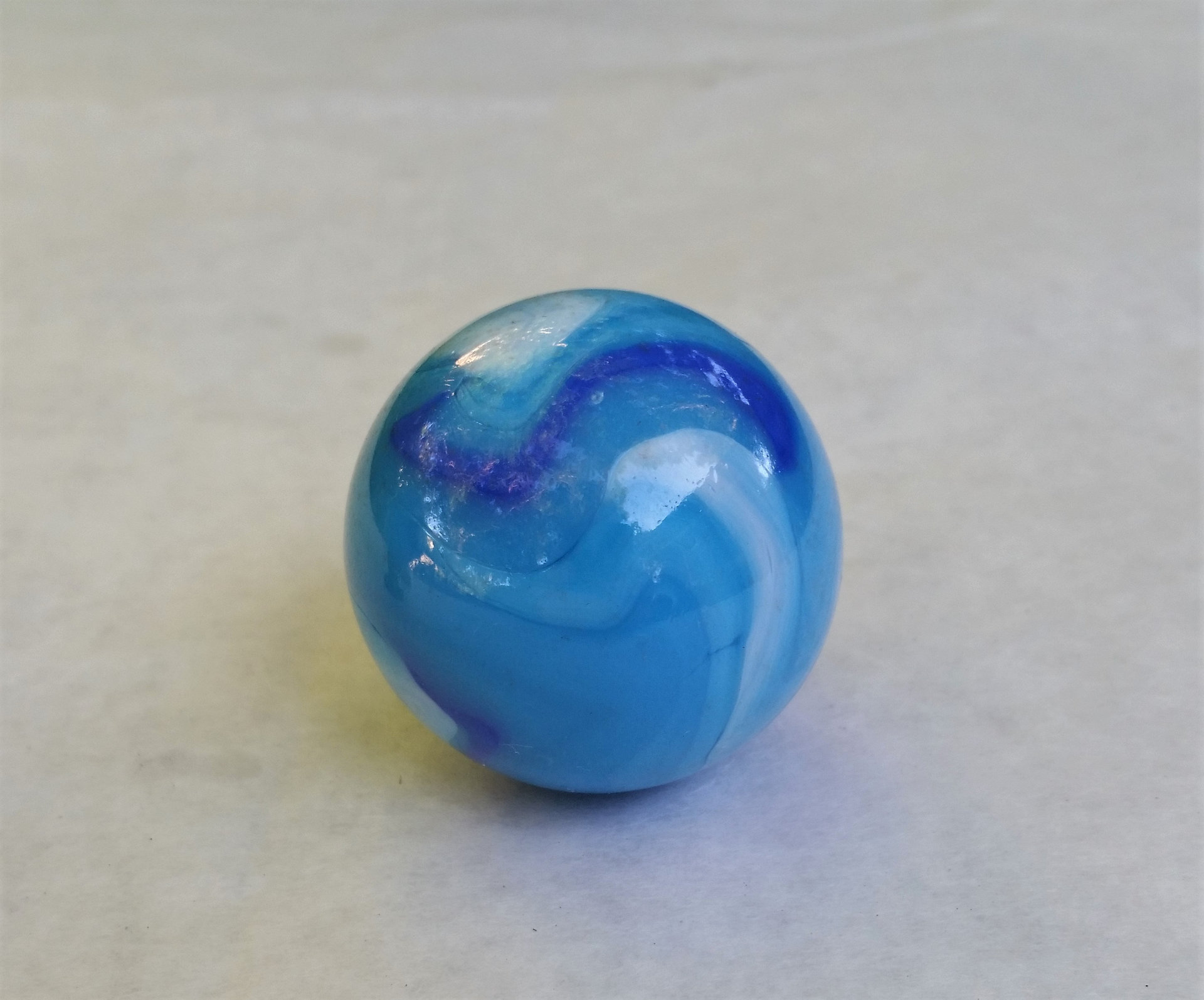 Light Blue Lamp Finial, White Blue Swirls